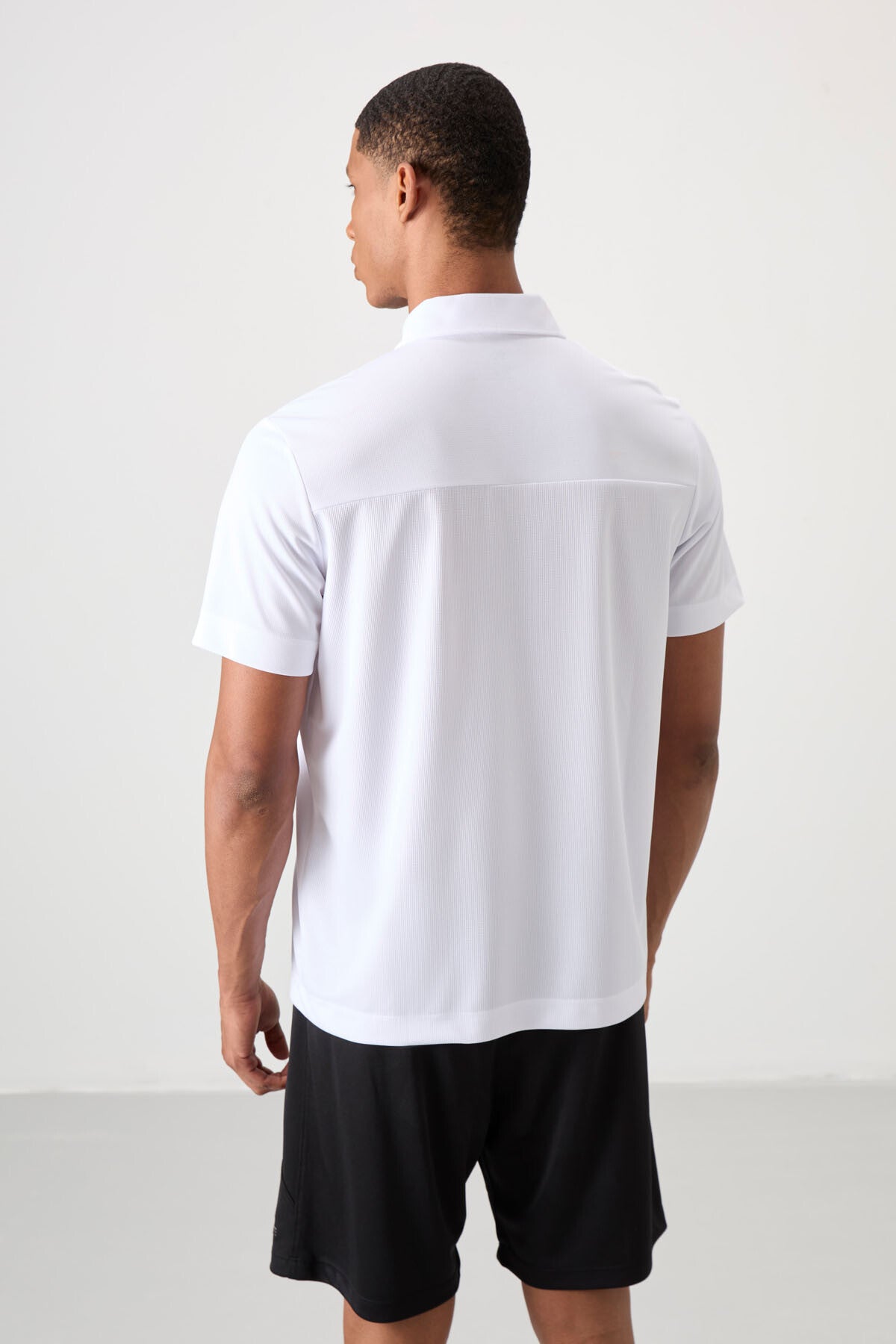 Beyaz Nefes Alan Dokulu İnce Esnek Standart Fit Polo Yaka Erkek Performans T-Shirt - 88402