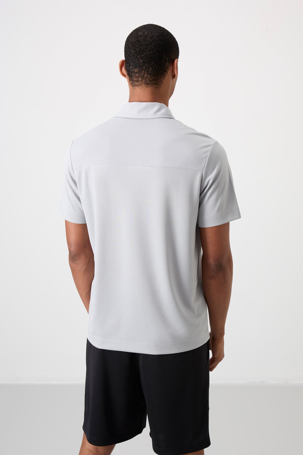 Gri Nefes Alan Dokulu İnce Esnek Standart Fit Polo Yaka Erkek Performans T-Shirt - 88402