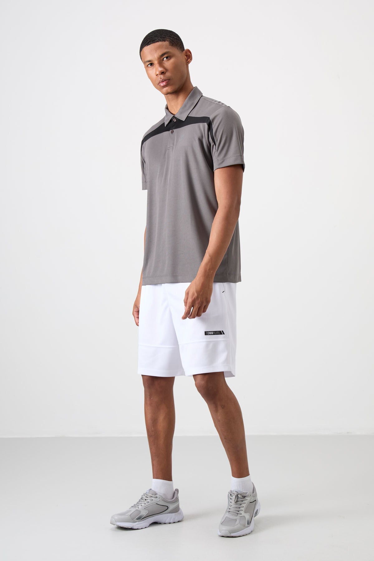 Koyu Gri Nefes Alan Dokulu İnce Esnek Standart Fit Polo Yaka Erkek Performans T-Shirt - 88392