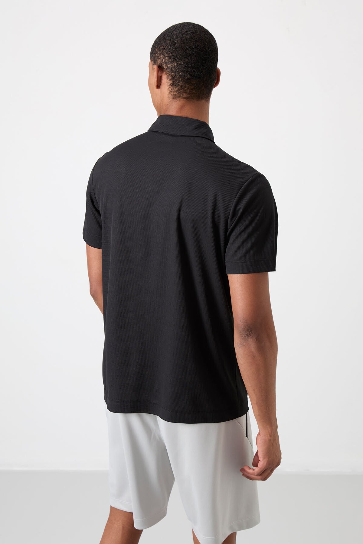 Siyah Nefes Alan Dokulu İnce Esnek Standart Fit Polo Yaka Erkek Performans T-Shirt - 88392