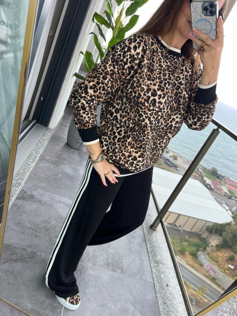 Kadın Uzun Kollu Bisiklet Yaka Leopar Desenli Iki Iplik Bluz Ve Viskon Iki Iplik Pantolon Ikili Takım