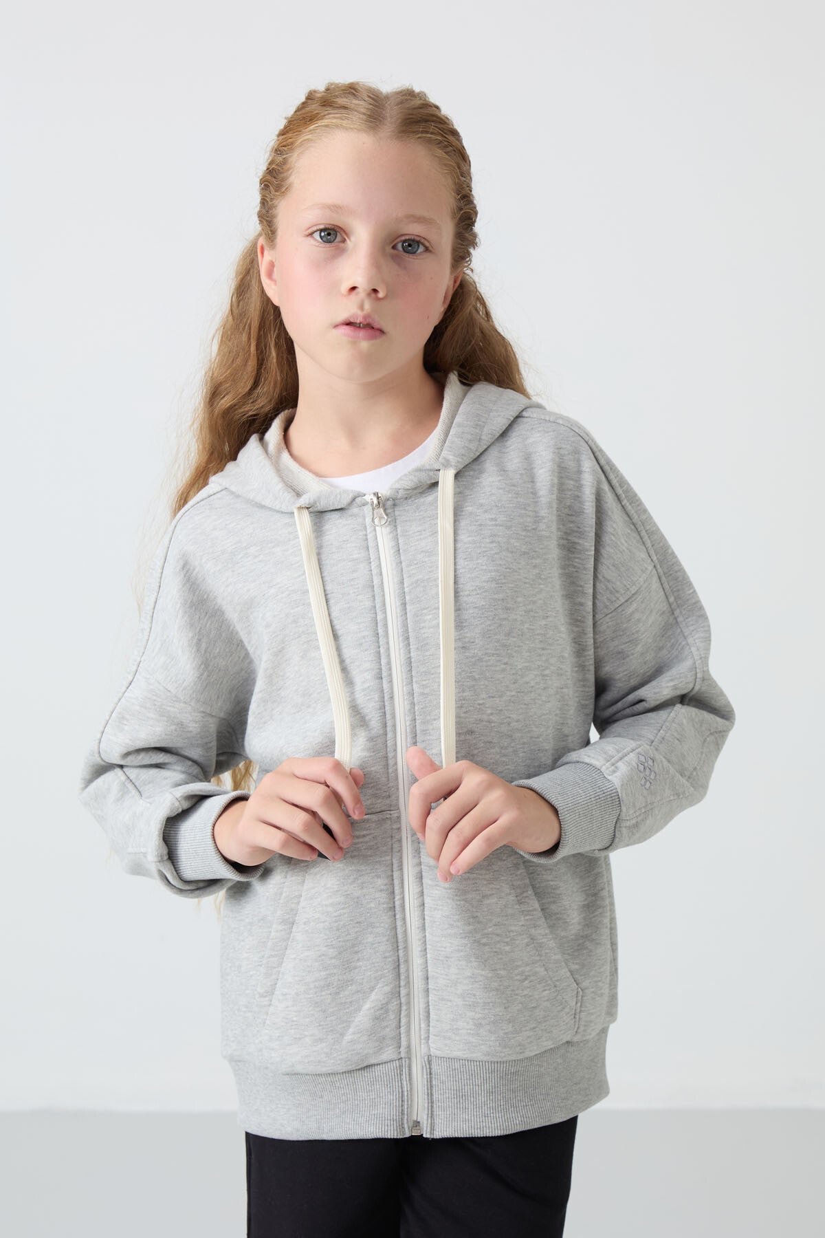 Gri Melanj Pamuklu İçi Tüylü Yumuşak Dokulu Standart Fit Nakışlı Kız Çocuk Sweatshirt - 75149