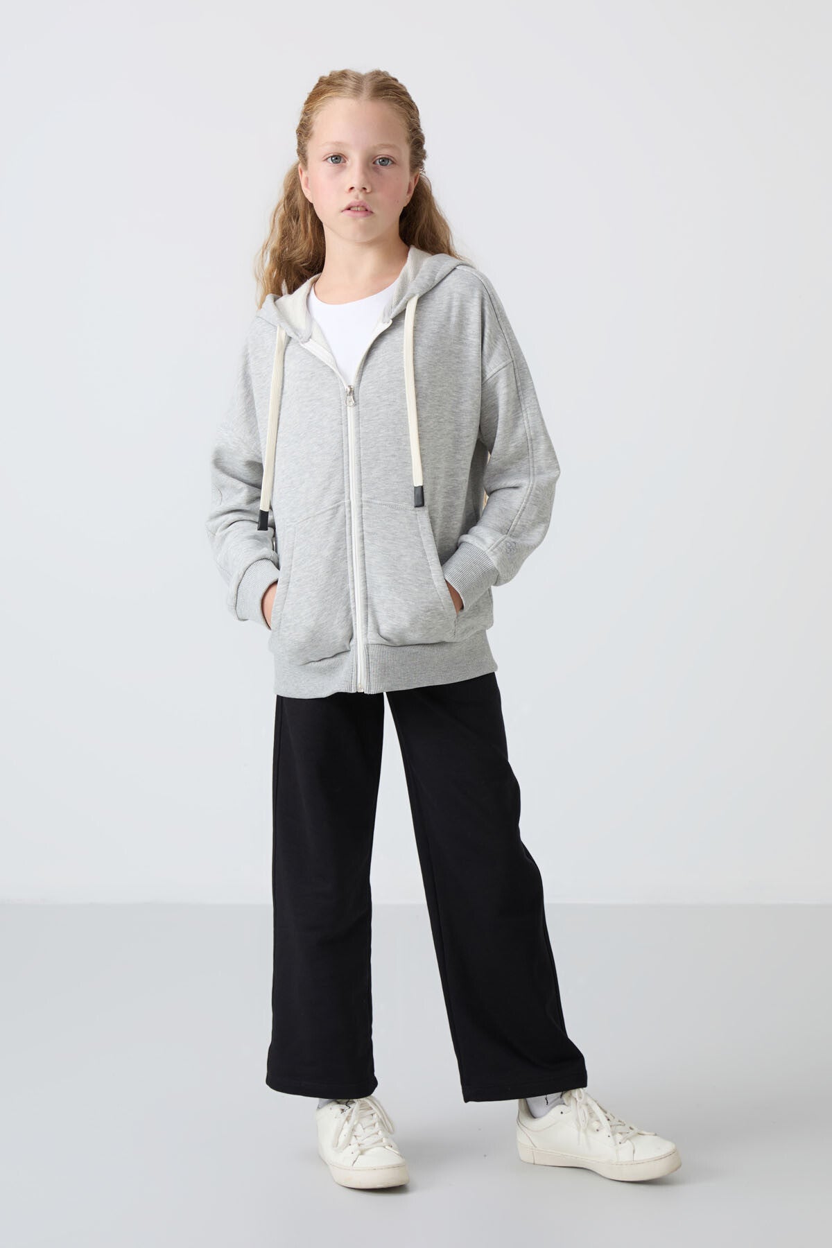 Gri Melanj Pamuklu İçi Tüylü Yumuşak Dokulu Standart Fit Nakışlı Kız Çocuk Sweatshirt - 75149