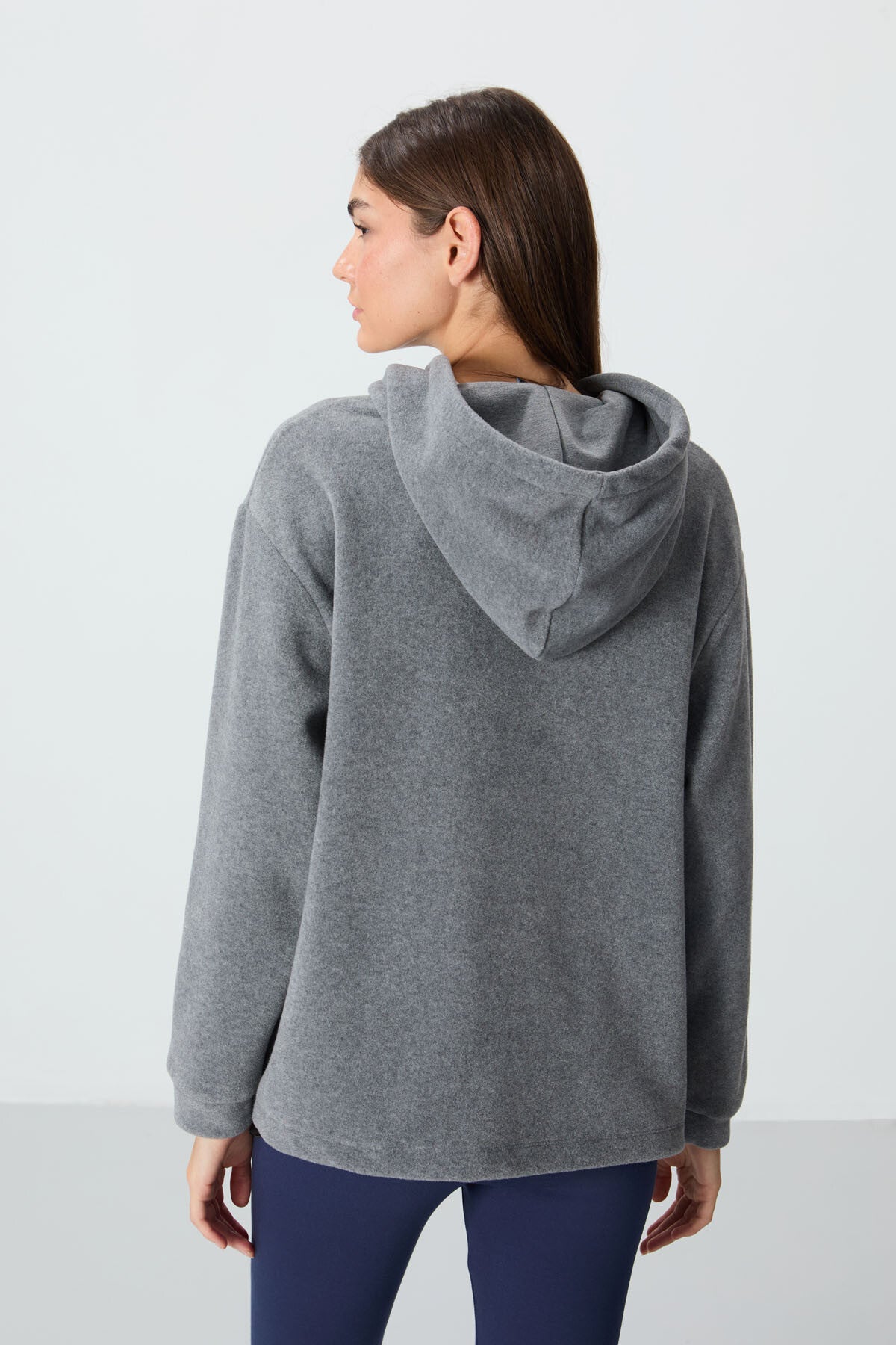 Gri Melanj Kalın Yumuşak Dokulu Kapüşonlu Oversize Nakışlı Polar Kadın Sweatshirt - 97292