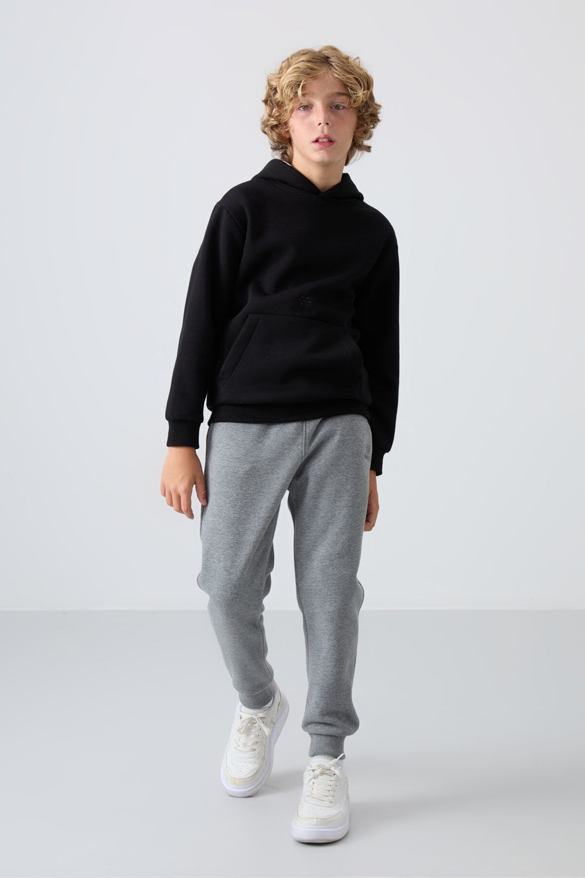 Gri Melanj Pamuklu Kalın İçi Tüylü Standart Fit Nakışlı Erkek Çocuk Eşofman Alt - 11224