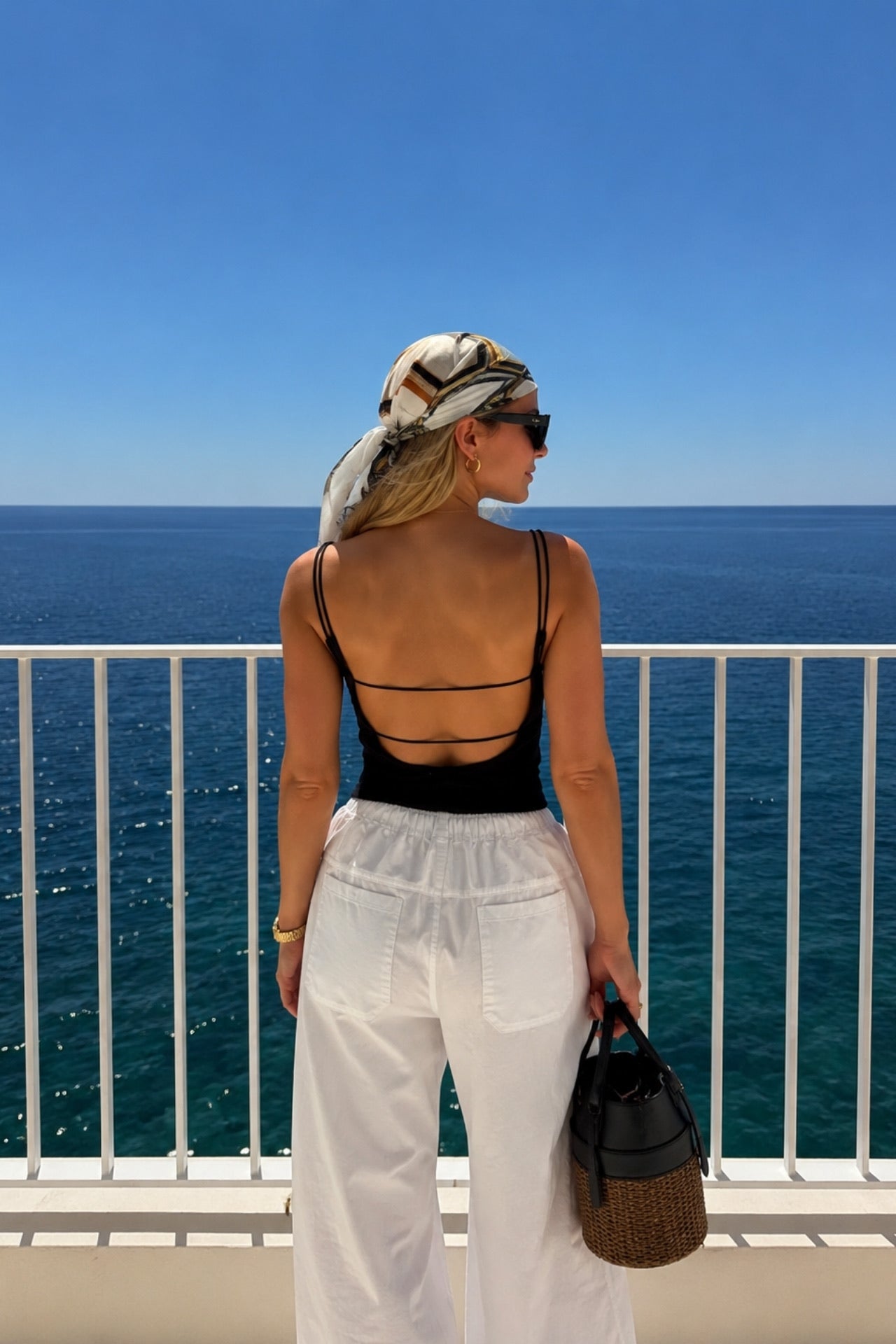 Glop Detay İp Askılı Siyah Basic Top