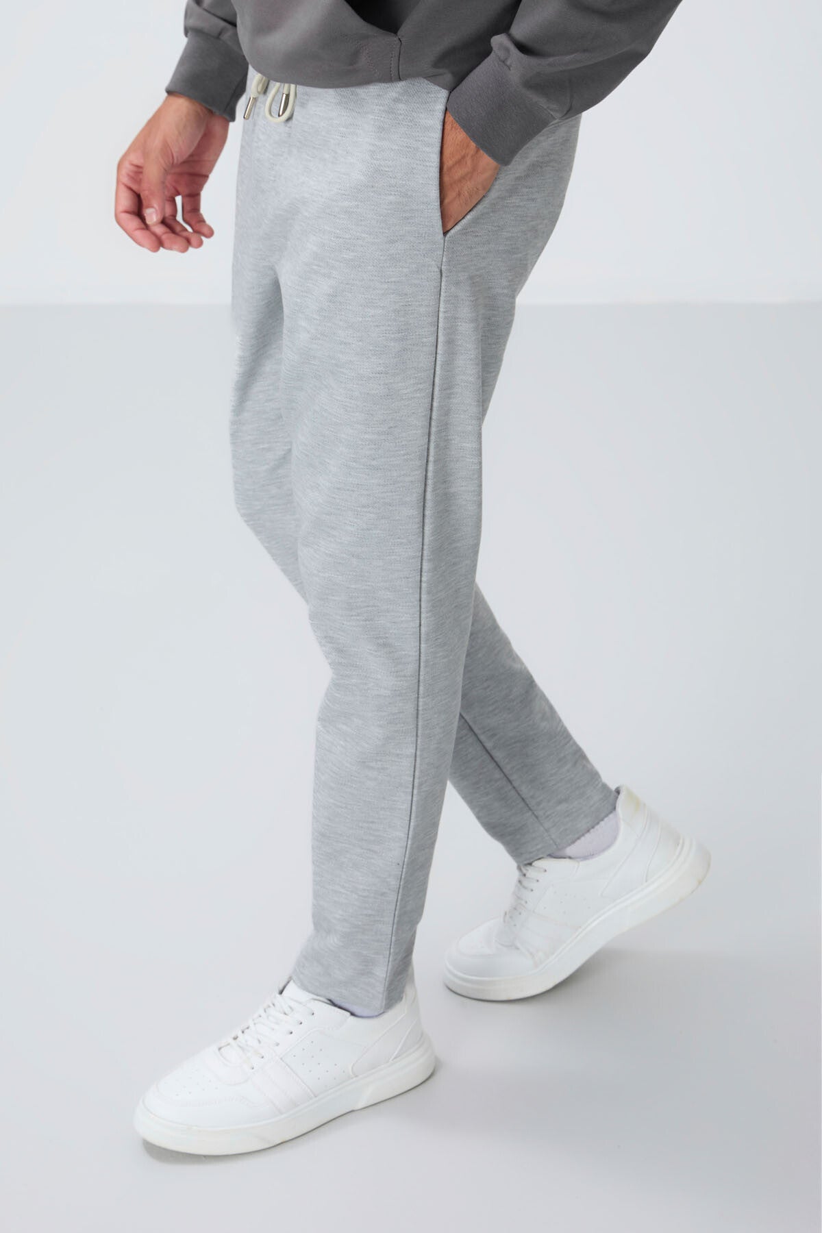 Gri Yüzeyi Dokulu Standart Fit Erkek Eşofman Alt - 82155