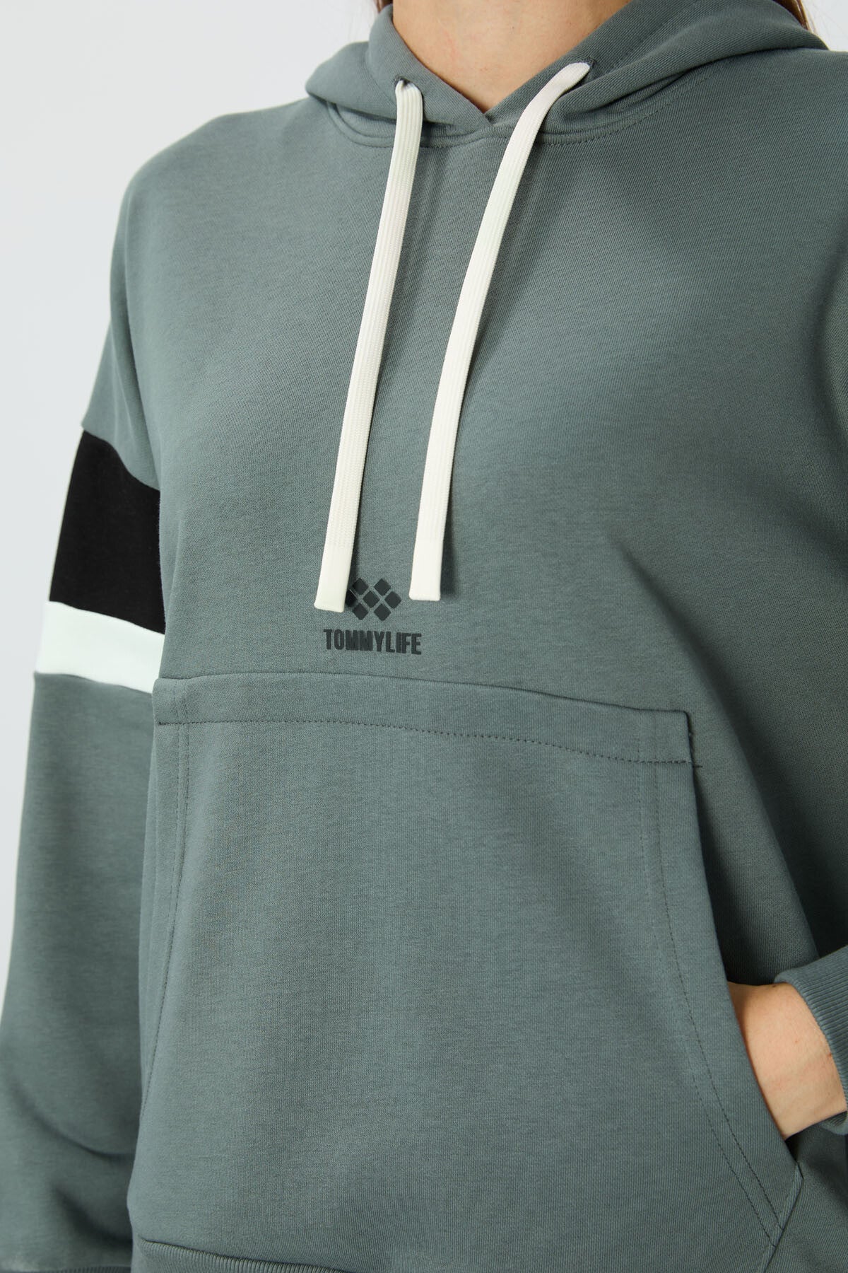 Haki Kompakt Pamuklu Kalın Pürüzsüz Dokulu Kapüşonlu Oversize Fit Kadın Sweatshirt - 97290