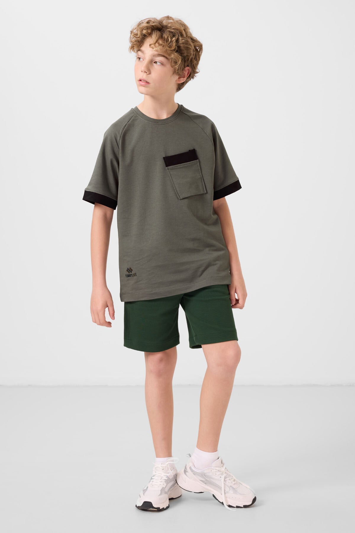 Haki Pamuklu Yumuşak Dokulu Oversize Cep Detaylı Erkek Çocuk T-Shirt - 11295