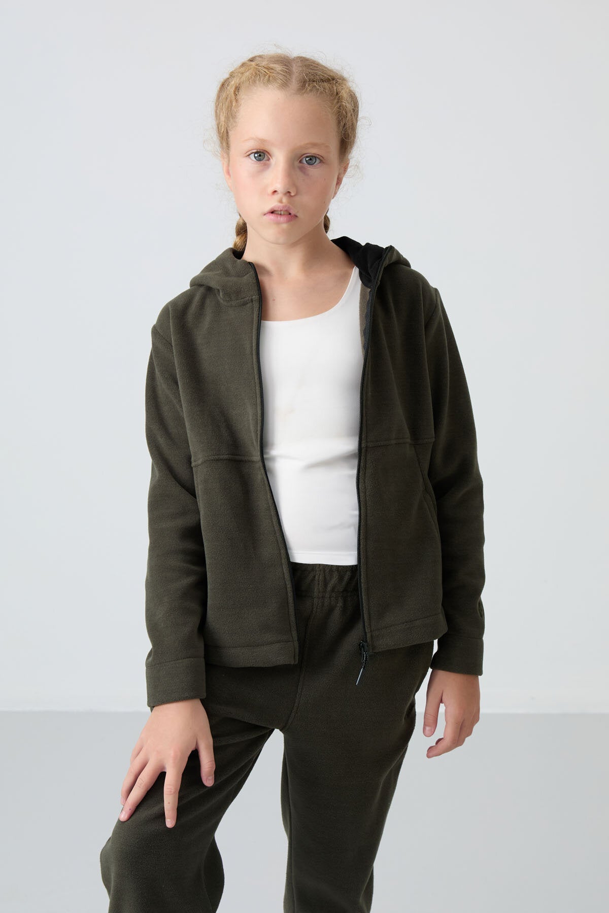 Haki Kalın Yumuşak Dokulu Standart Fit Nakışlı Polar Kız Çocuk Sweatshirt - 75152