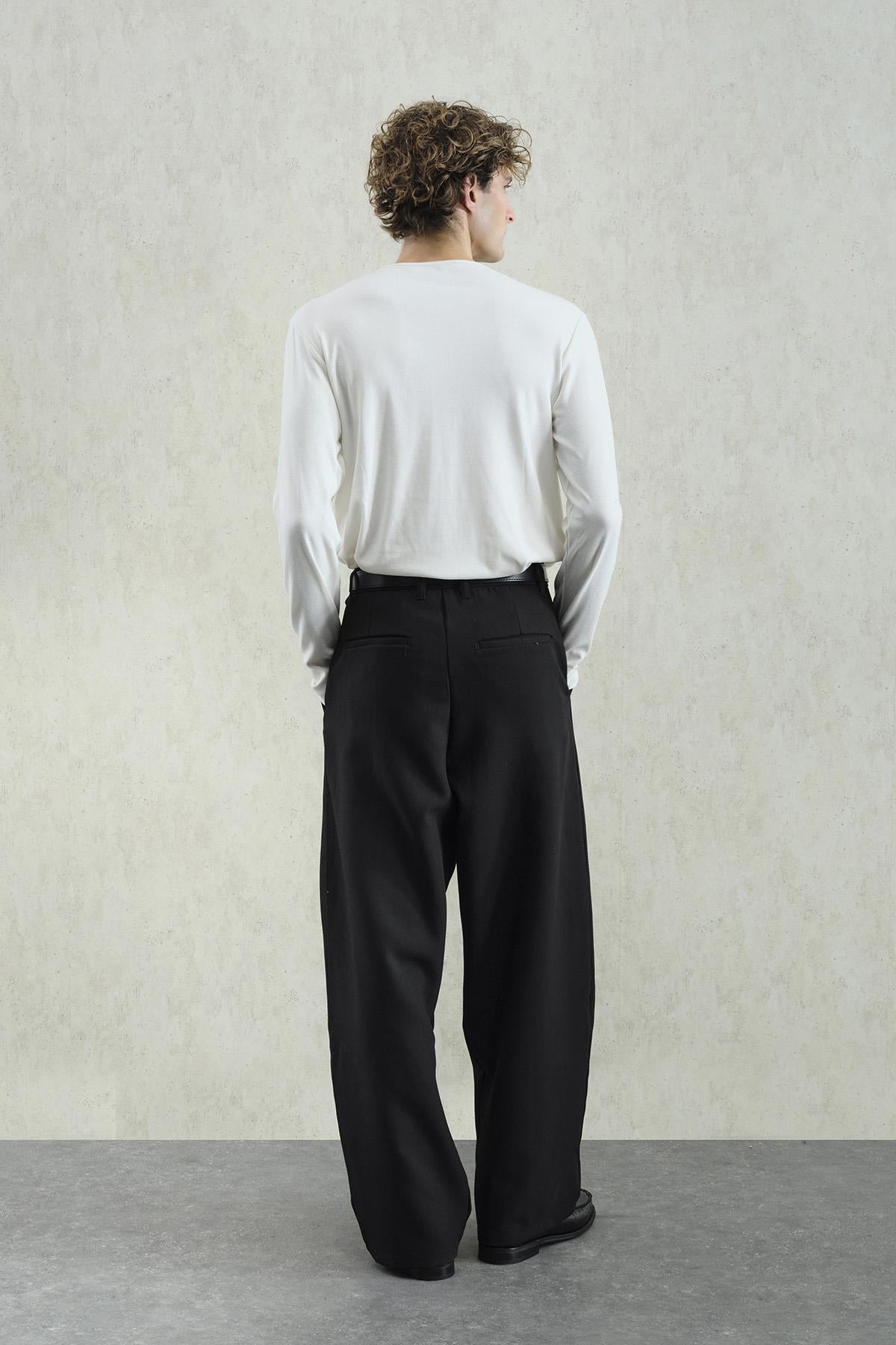 İÇİ ATLETLİ UZUN KOL BEYAZ T-SHIRT