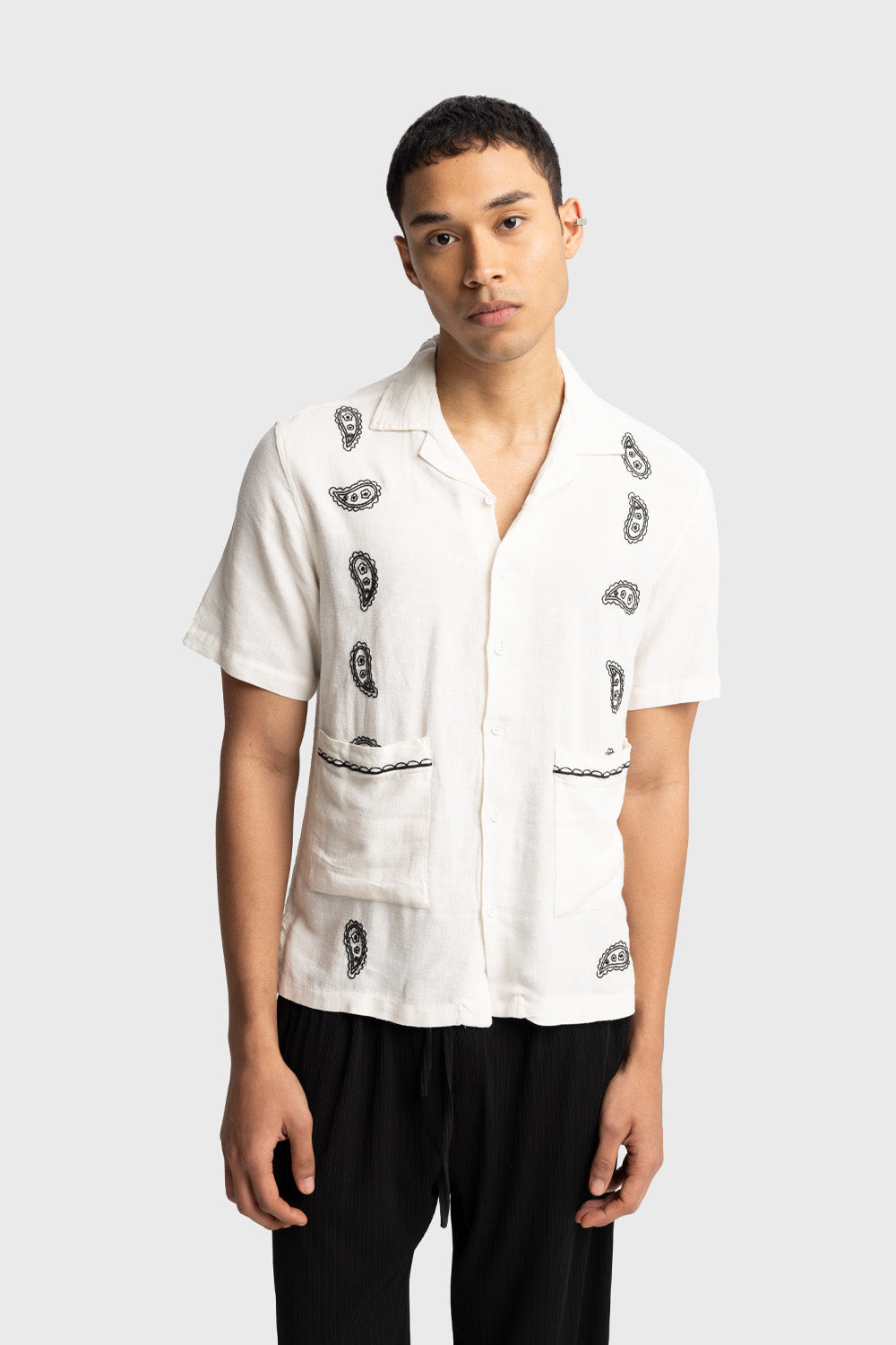 İŞLEME DETAYLI KISA KOLLU GÖMLEK - BEYAZ L