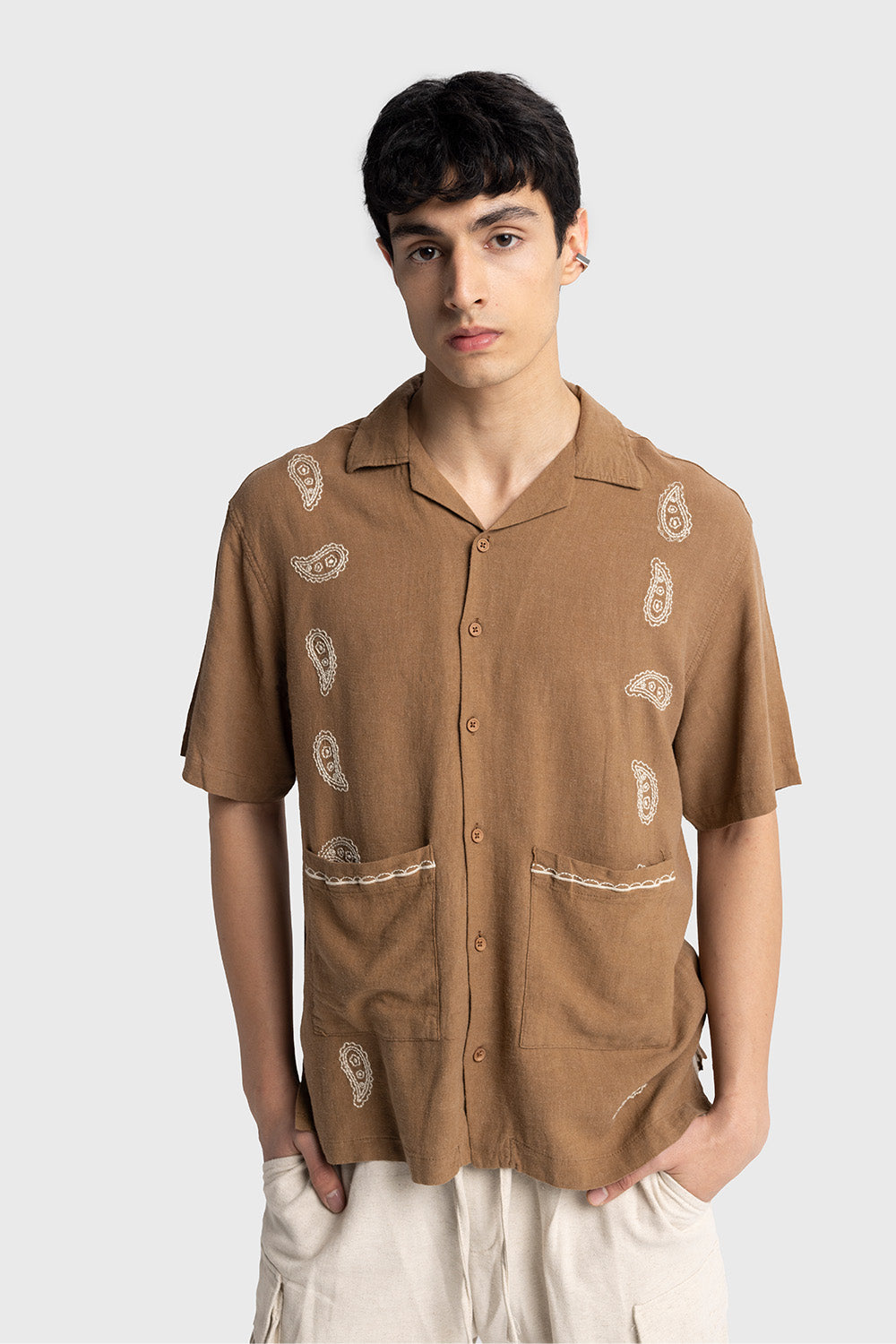 İŞLEME DETAYLI KISA KOLLU GÖMLEK - KAHVERENGİ L