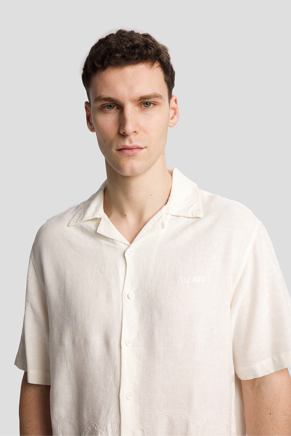 İŞLEMELİ KETEN GÖMLEK