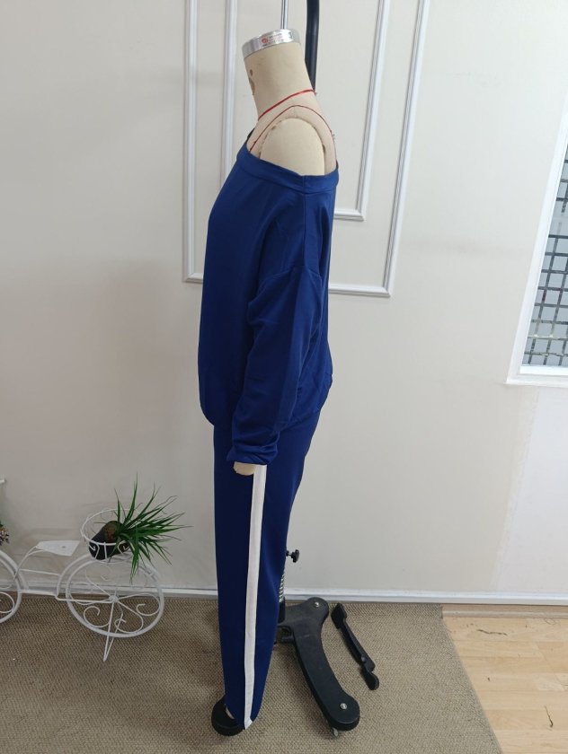 Kadın Tek Omuzdan Açık Uzun Kollu Viskon Iki Iplik Bluz Ve Yan şerit Detaylı Pantolon Ikili Takım