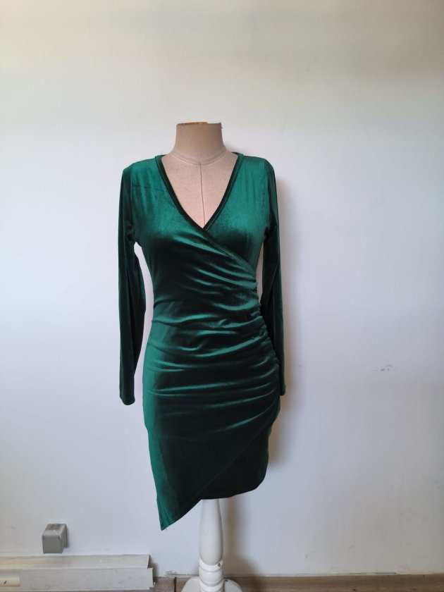 Kadın Uzun Kollu Kruvaze Yakalı önü Asimetrik Kısa Kadife Elbise