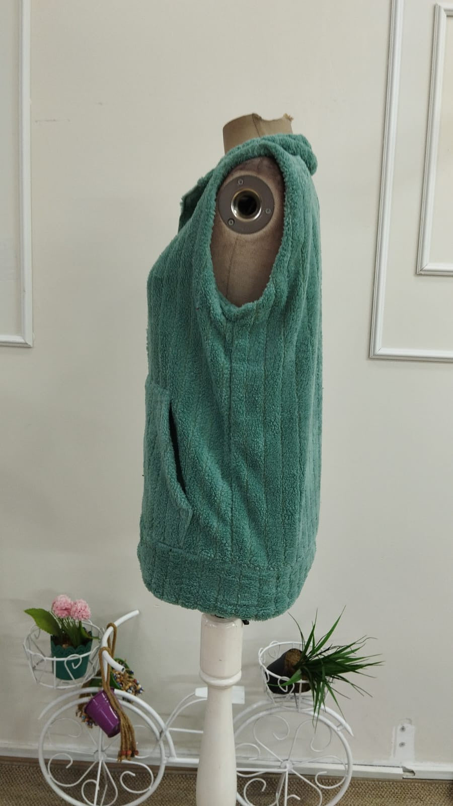 Kadın Kolsuz önden Fermuarlı Cepli Peluş Ceket