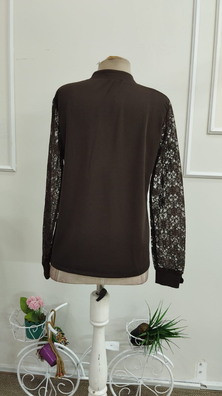 Kadın Uzun Kollu Yaka Düğme Detay Güpürlü Kol Krep Bluz