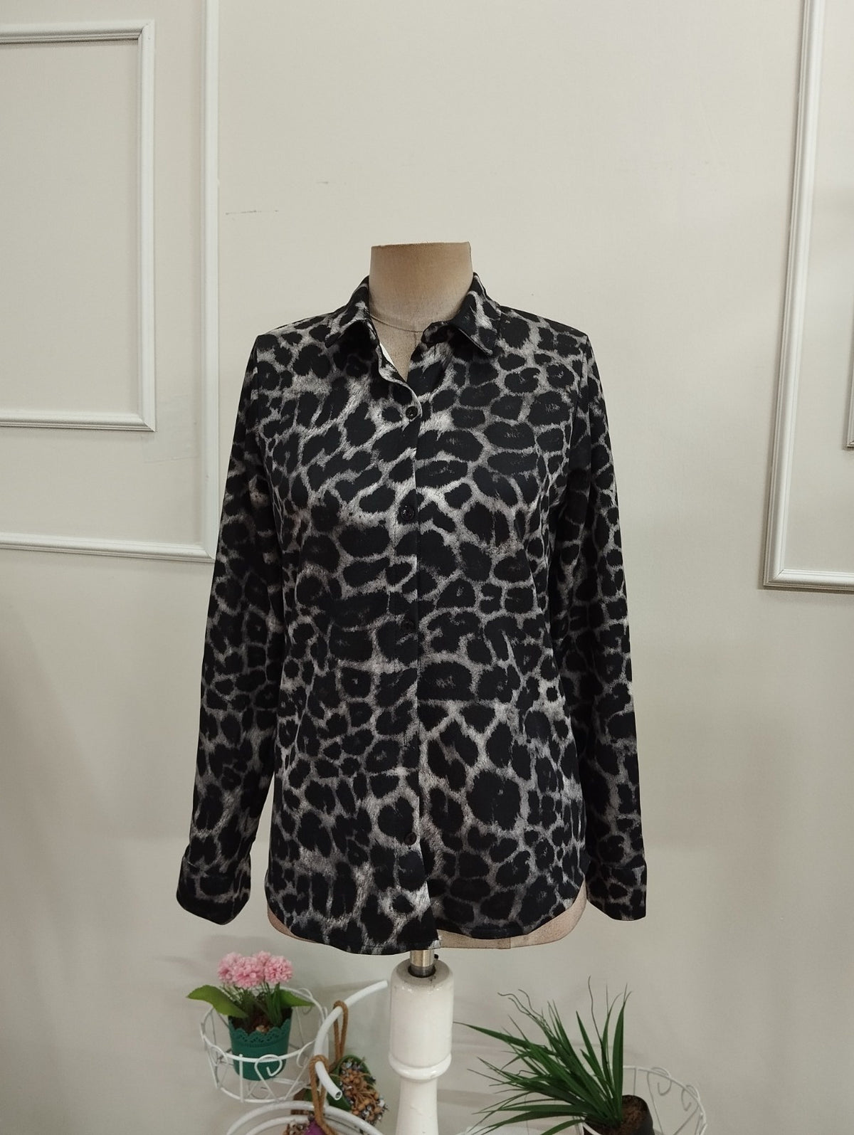 Kadın Uzun Kollu Yakalı önden Düğmeli Leopar Desenli Modal Gömlek Bluz