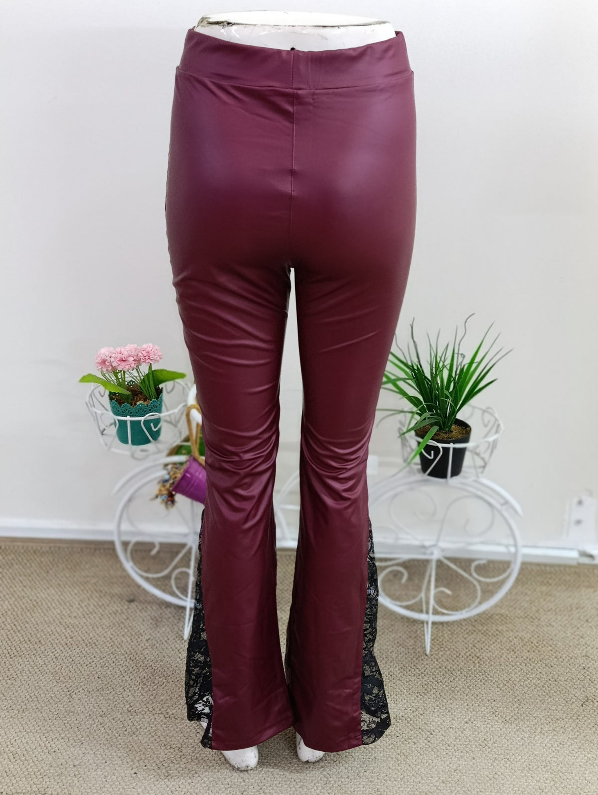 Kadın Yüksek Bel Paçası Dantel Detaylı Deri Pantolon