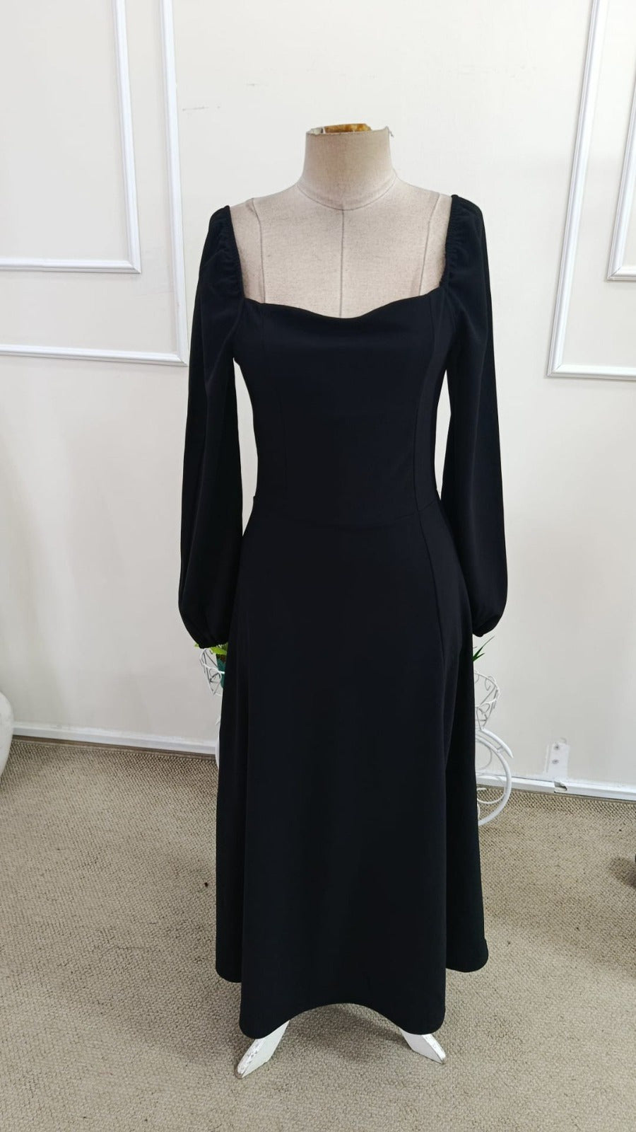 Kadın Uzun Kollu Kalp Yakalı Yırtmaçlı Uzun Ithal Krep Elbise