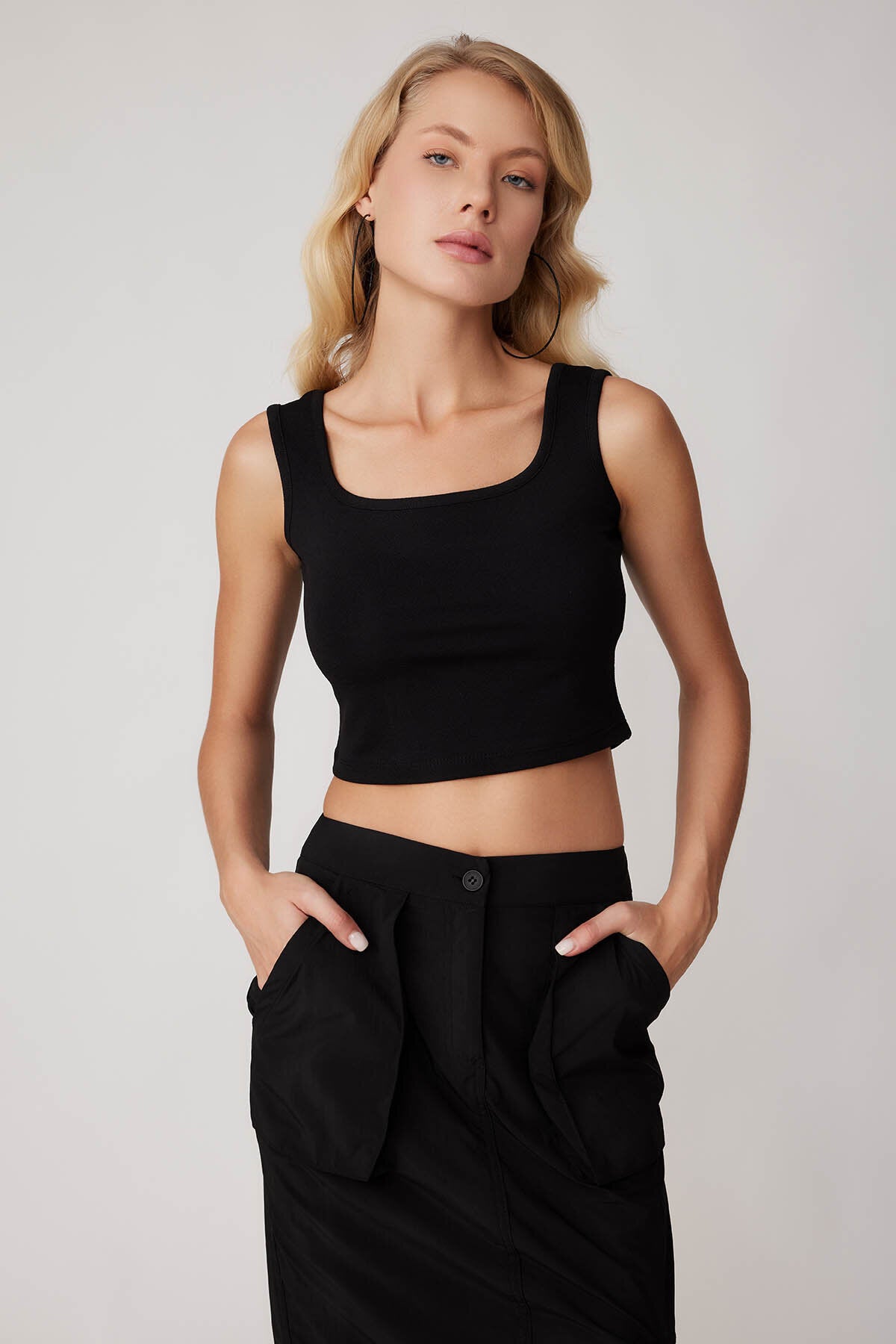 Kalın Askılı Crop Bluz