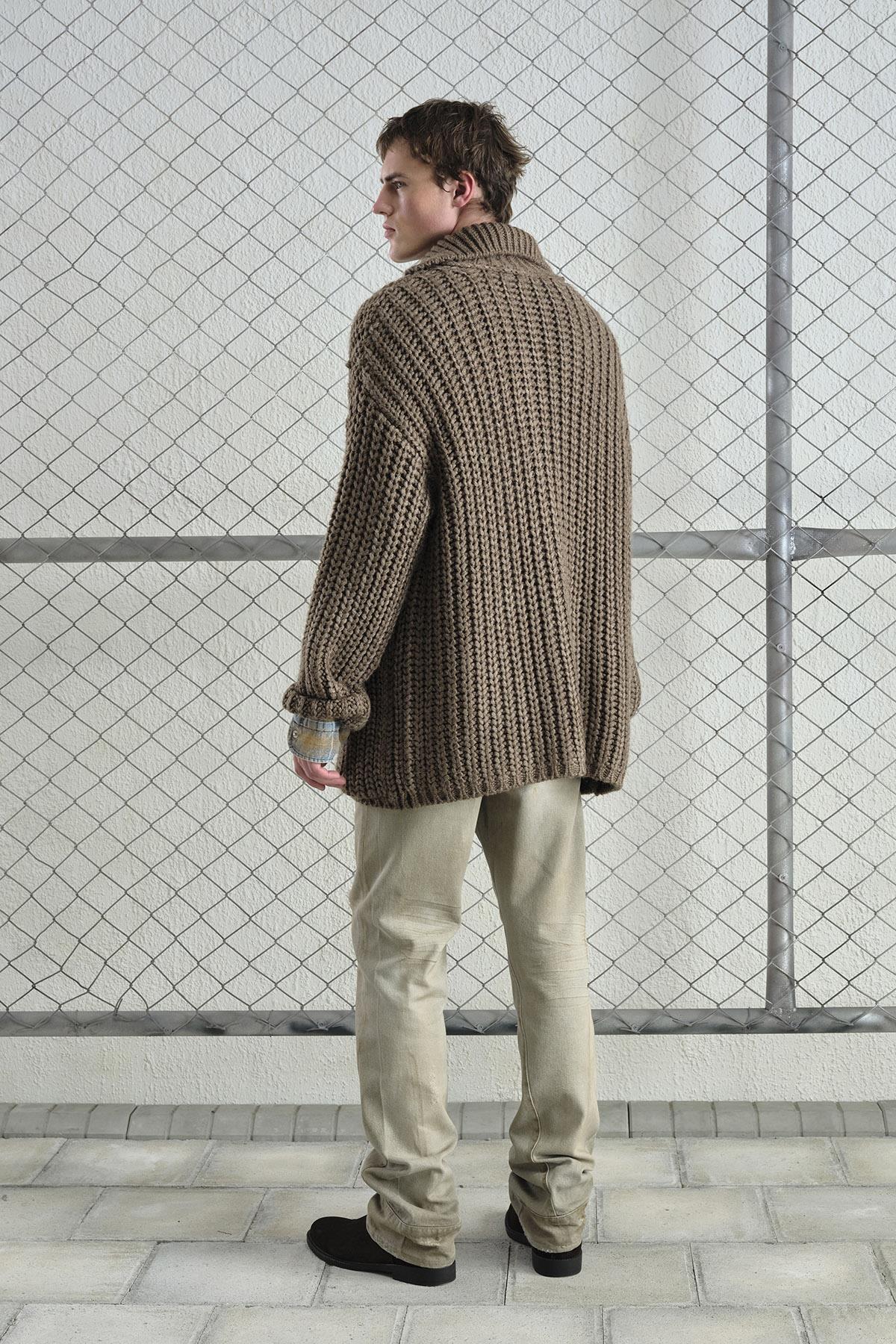 KALIN ÖRGÜLÜ OVERSIZE KAHVERENGİ HIRKA