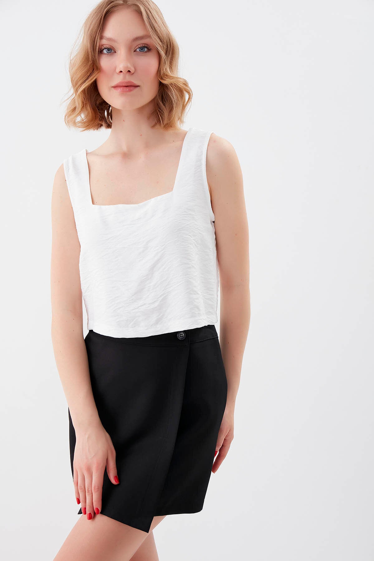 Kare Yaka Sıfır Kol Crop Bluz