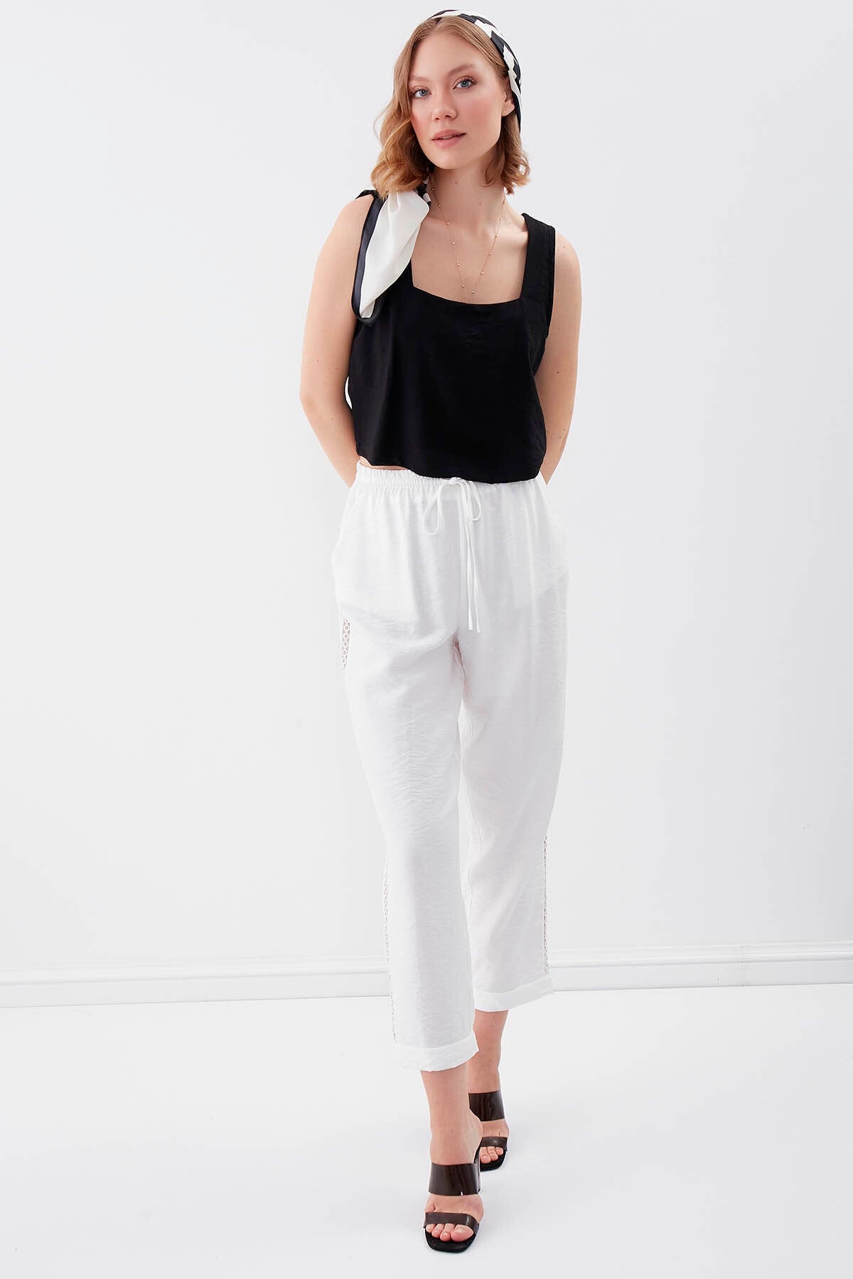 Kare Yaka Sıfır Kol Crop Bluz