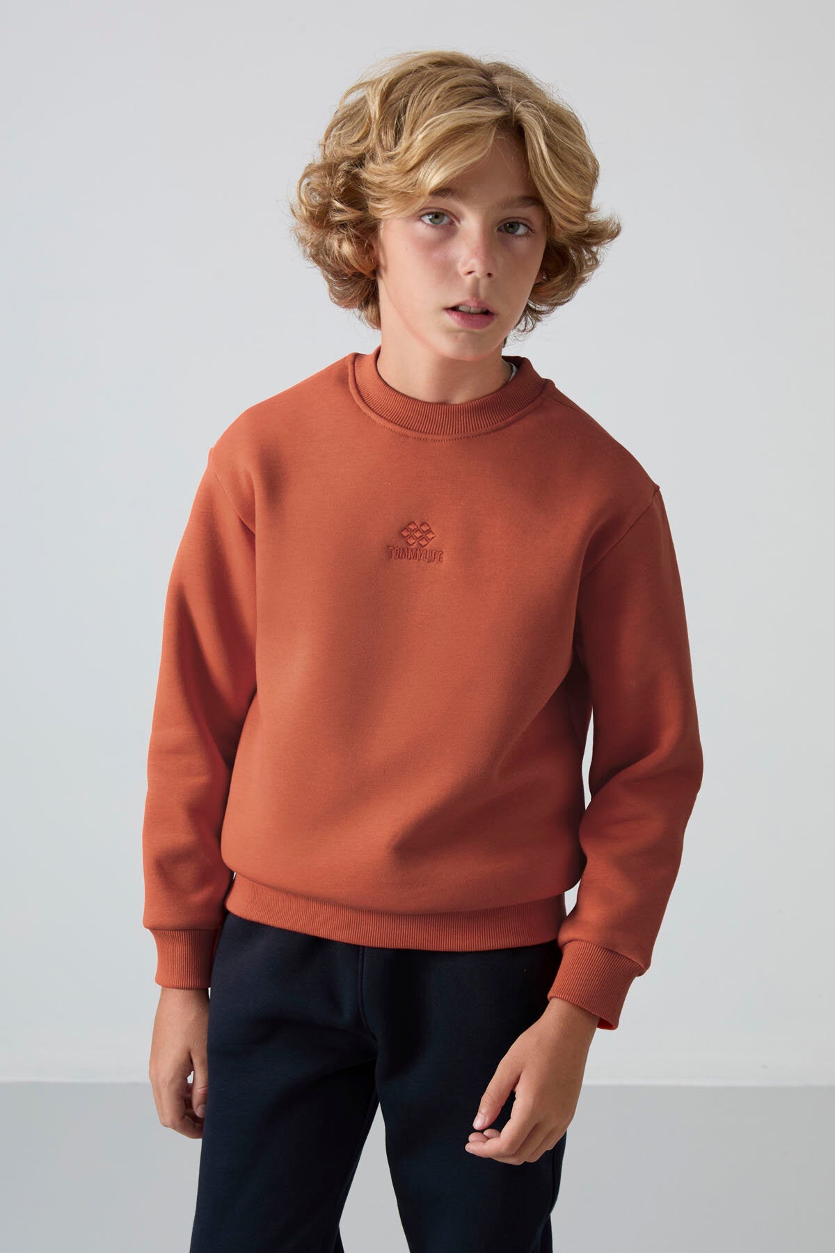 Kiremit Pamuklu Kalın İçi Tüylü Yumuşak Dokulu Standart Fit Nakışlı Erkek Çocuk Sweatshirt - 11232