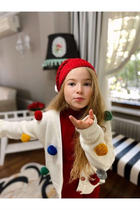 Kız Çocuk Ponponlu Beyaz Triko Hırka Kolsuz Iç Badi Triko Pantolon Bere 4'lü Takım KIRMIZI 6 Yaş