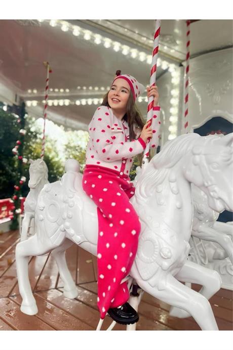 Kız Çocuk Puantiye Desen Triko Hırka Pantolon Bere 3'lü Takım Pembe 10 Yaş