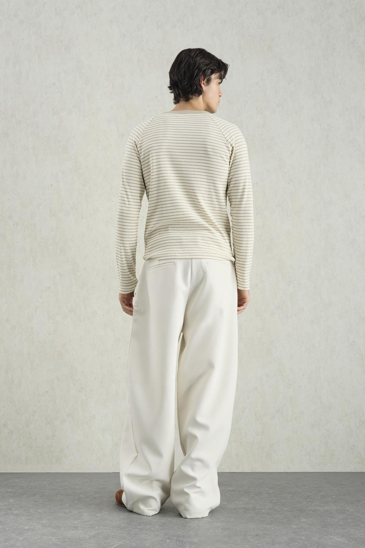 KONTRAST YAKALI ÇİZGİLİ BEJ T-SHIRT