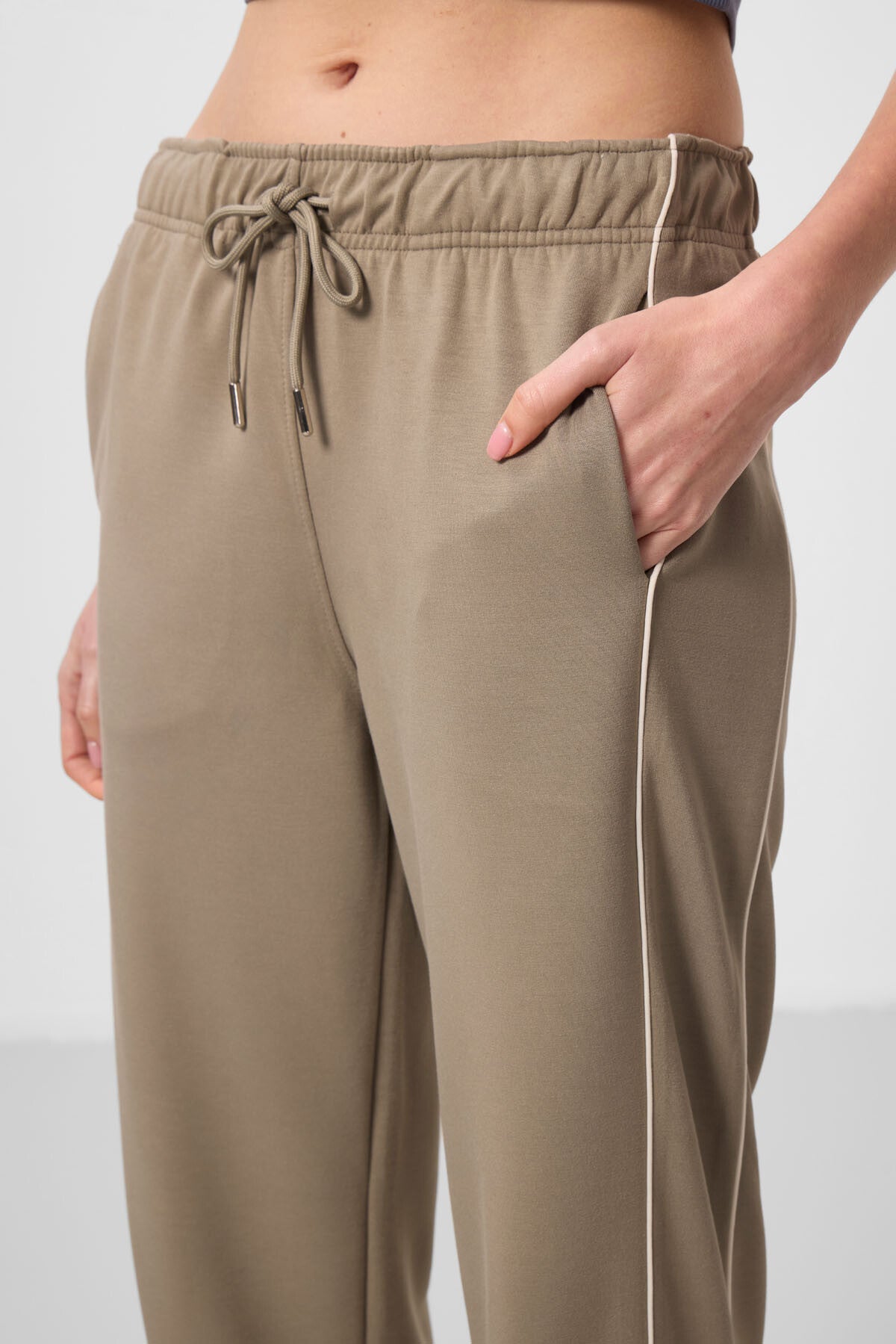 Koyu Bej Yumuşak Dokulu Yan Panel Detaylı Geniş Paça Kadın Palazzo Pantolon - 94669