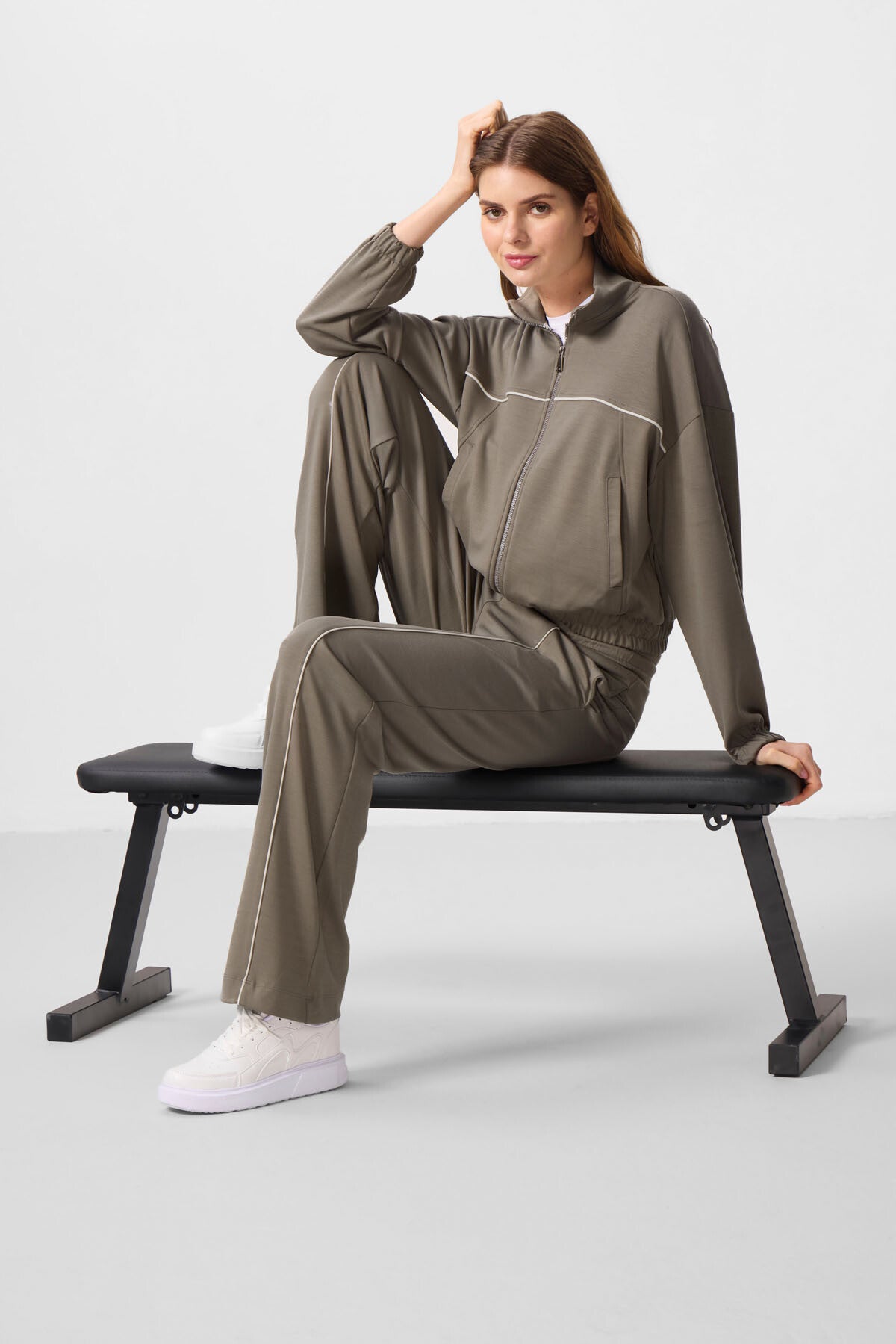 Koyu Bej Yumuşak Dokulu Dik Yaka Oversize Lastikli Kadın Eşofman Takım - 95349