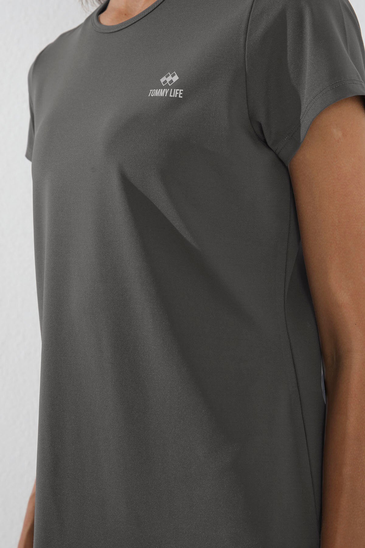Koyu Gri Basic Kısa Kol Standart Kalıp O Yaka Kadın T-Shirt - 97144