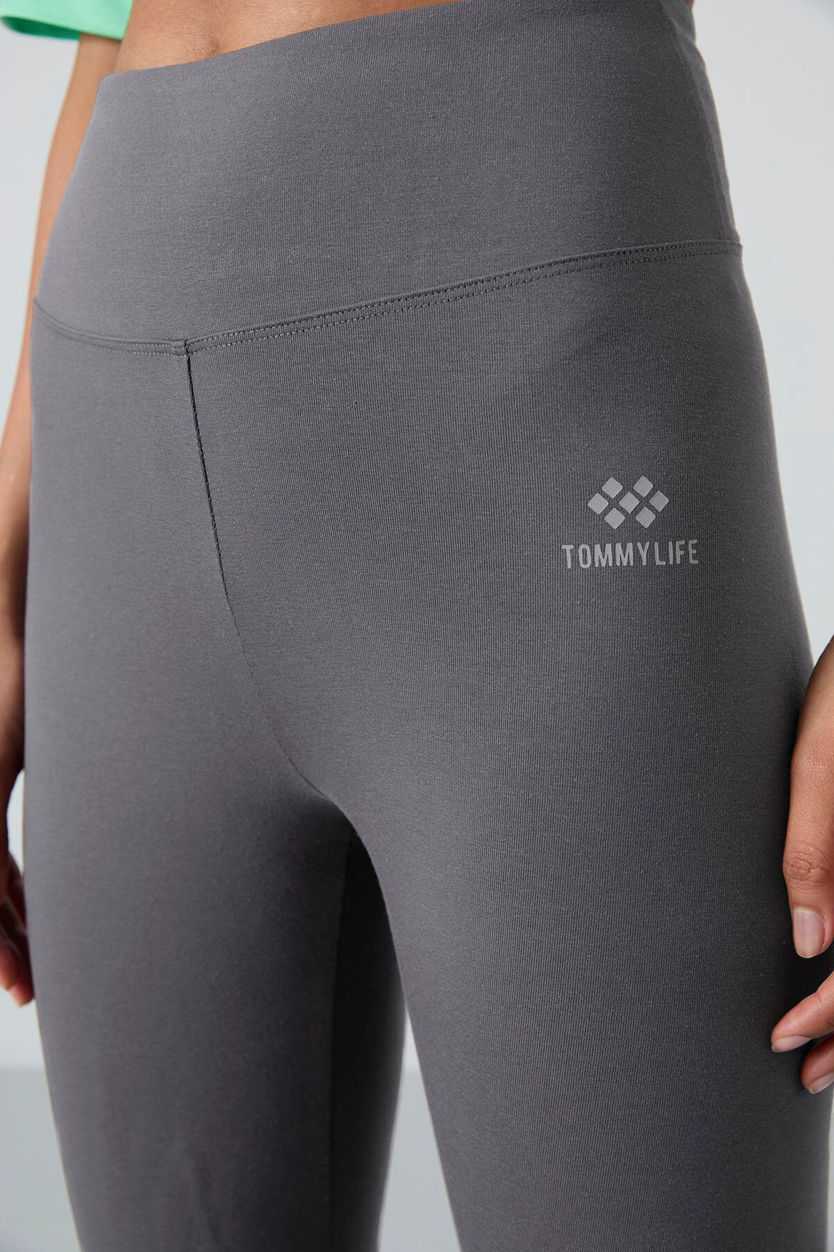 Koyu Gri Yüksek Bel Toparlayıcı Slim Fit Dar Paça Kadın Tayt - 94011