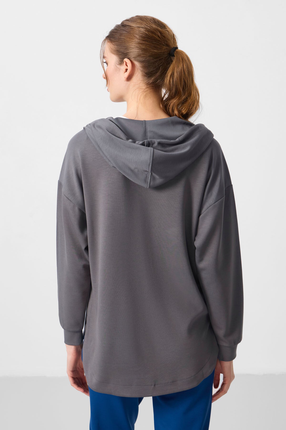 Koyu Gri Yumuşak Dokulu Kapüşonlu Oversize Kadın Tunik Sweatshirt - 97302