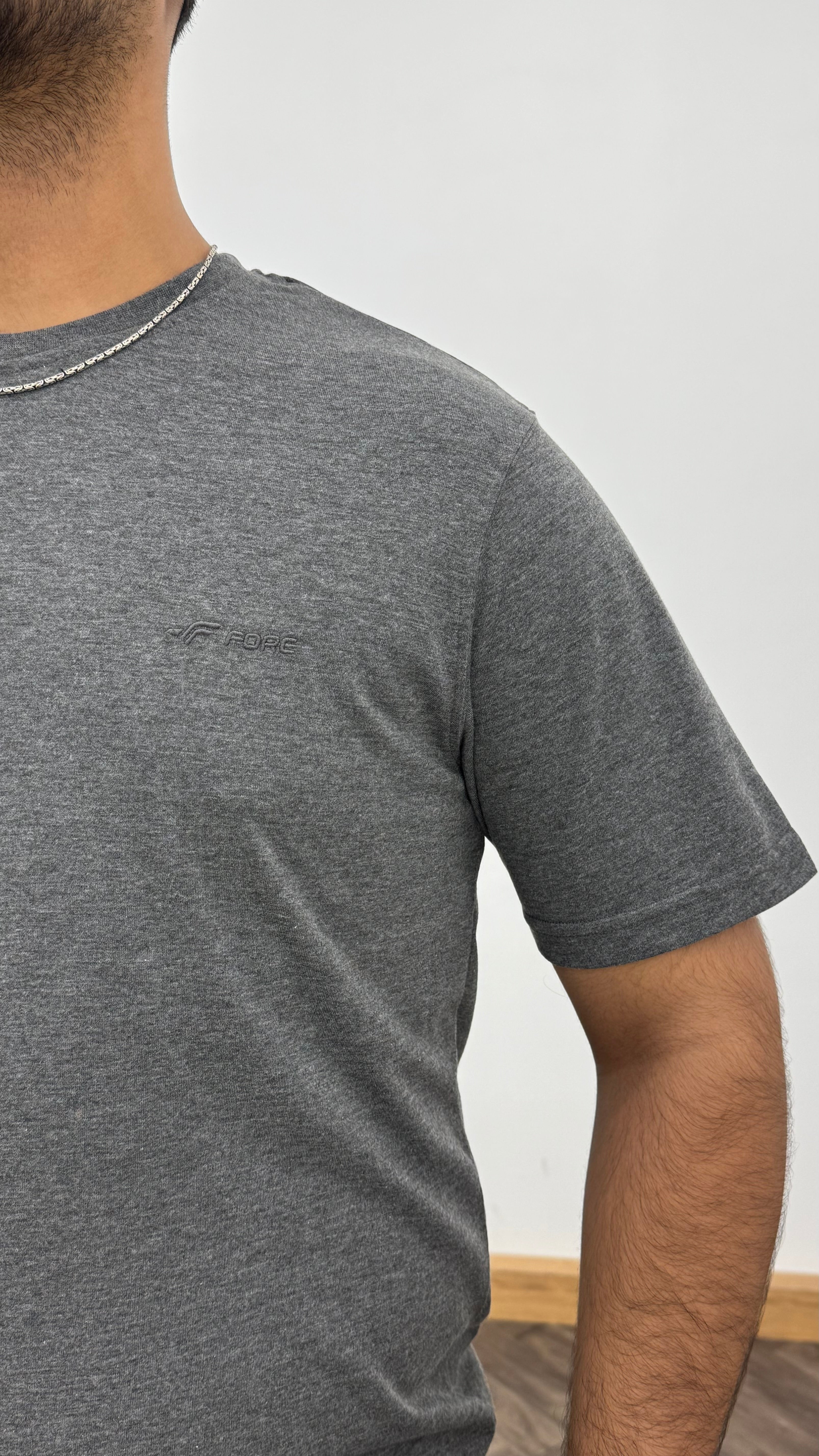 BİSİKLET YAKA NAKIŞ BASKILI TSHİRT