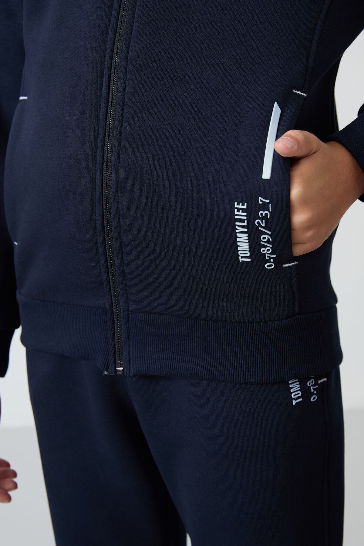 Lacivert Pamuklu Kalın İçi Tüylü Standart Fit Nakışlı Erkek Çocuk Eşofman Takım - 11240