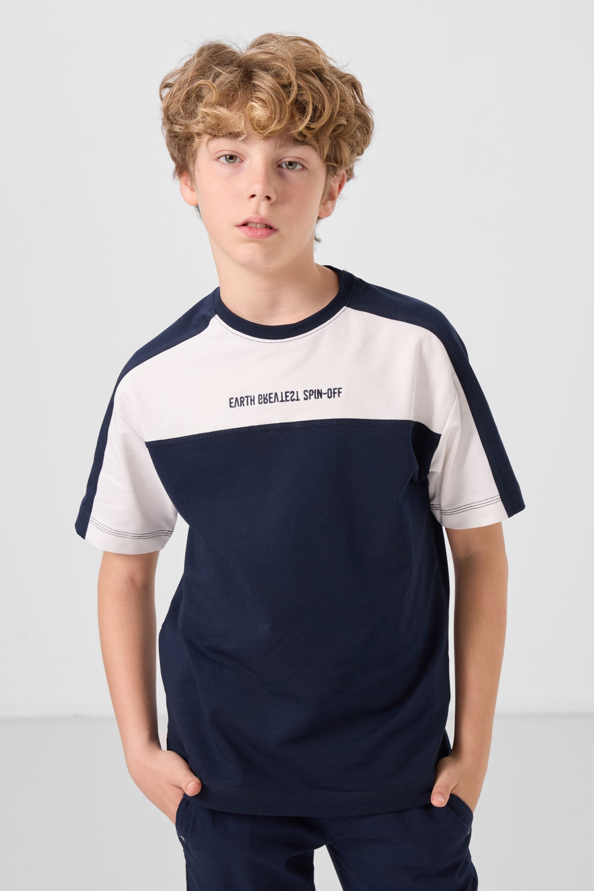 Lacivert Pamuklu Yumuşak Dokulu Oversize Fit Nakışlı Erkek Çocuk T-Shirt - 11290