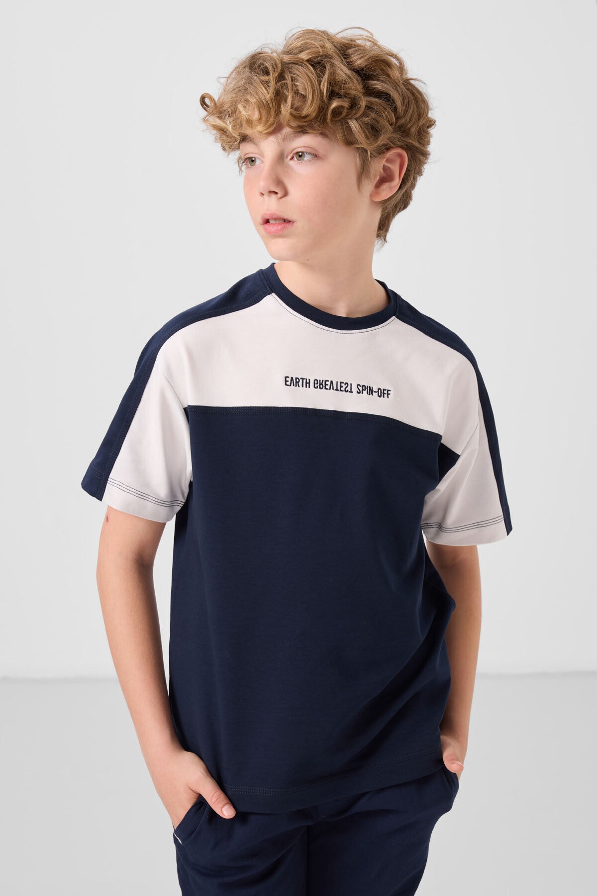 Lacivert Pamuklu Yumuşak Dokulu Oversize Fit Nakışlı Erkek Çocuk T-Shirt - 11290