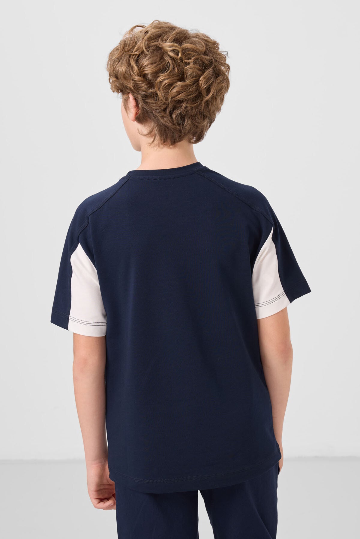 Lacivert Pamuklu Yumuşak Dokulu Oversize Fit Nakışlı Erkek Çocuk T-Shirt - 11290