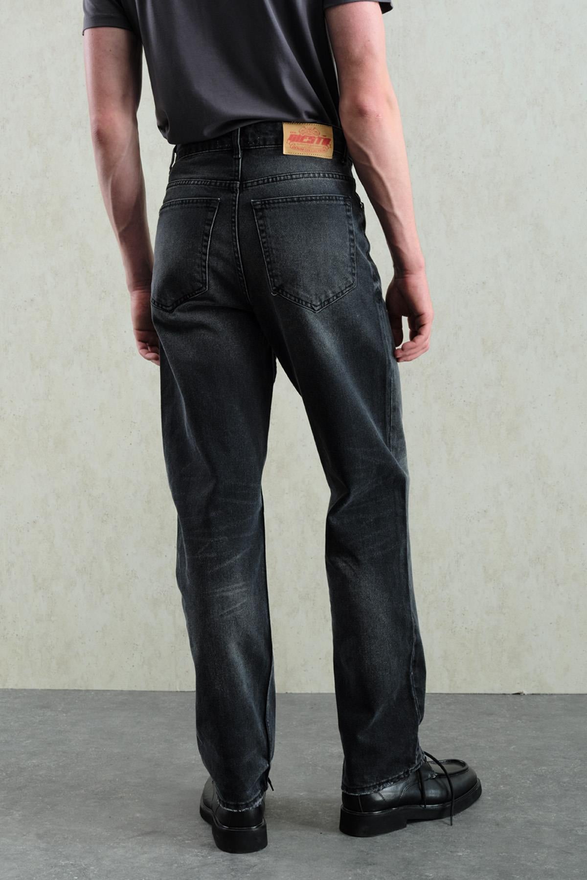 LAZER EFEKTLİ REGULAR FIT SİYAH JEAN