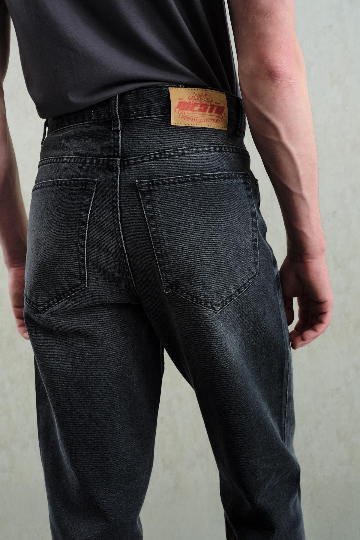 LAZER EFEKTLİ REGULAR FIT SİYAH JEAN