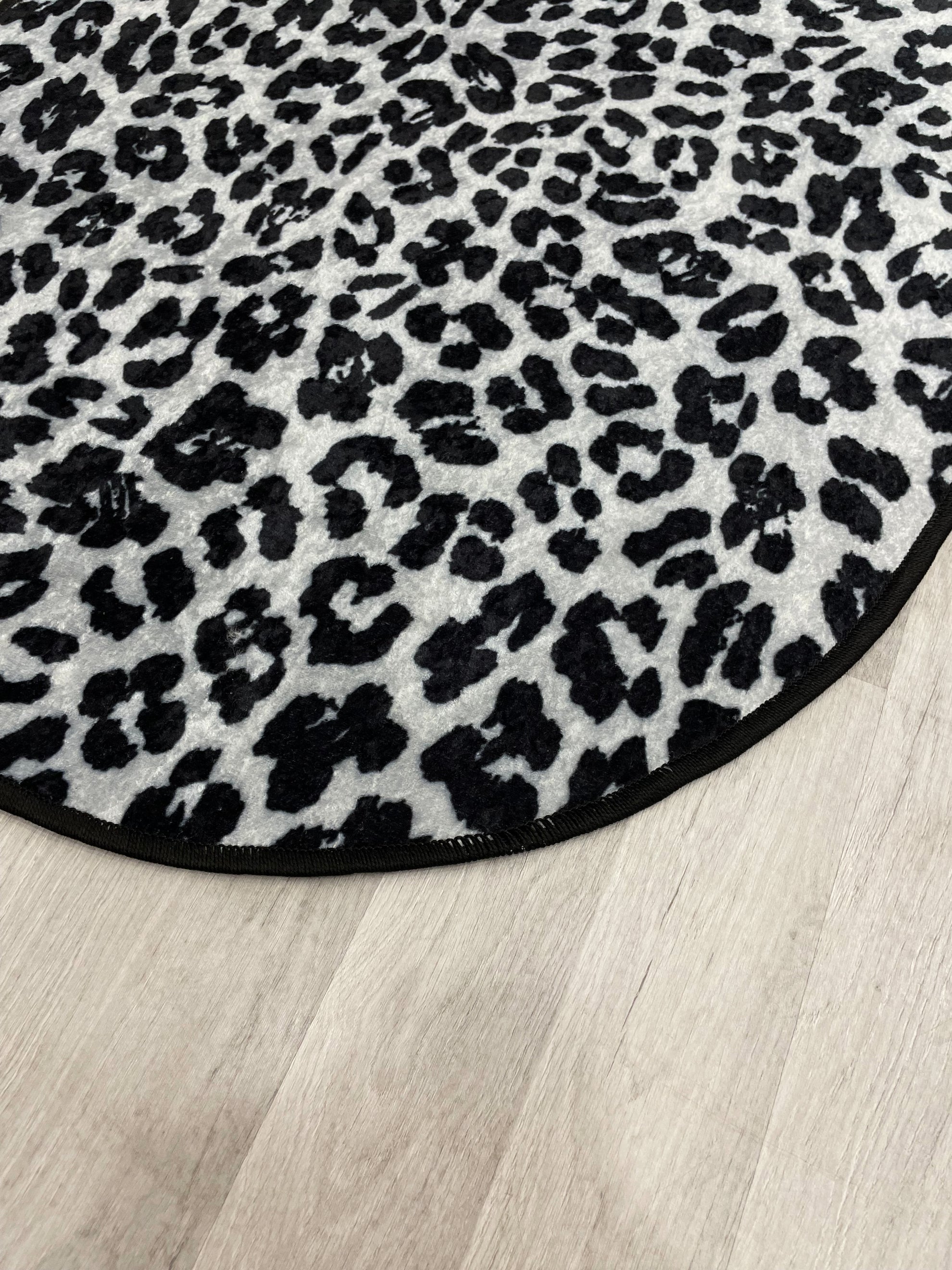 Leopar Desenli Lateks Taban 2'li Banyo Paspası (70x110-70x50)