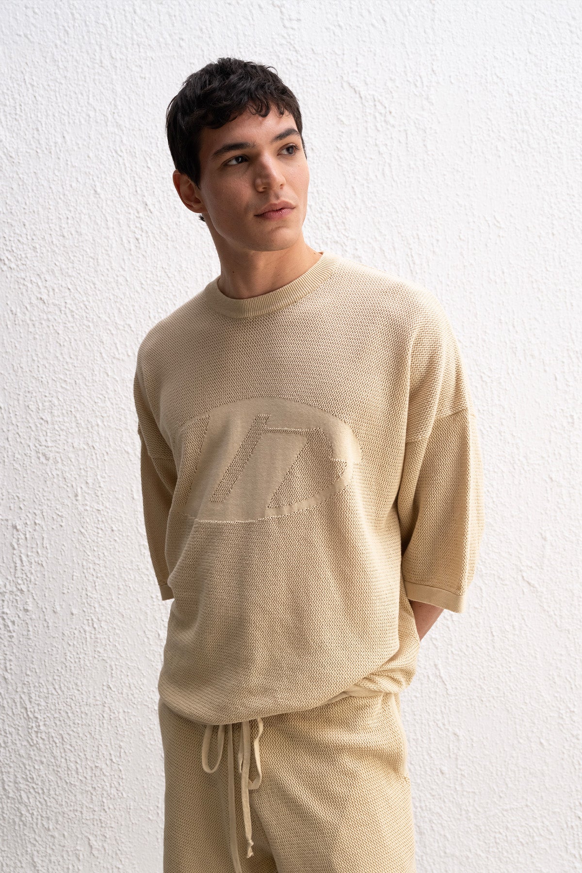 LOGO DETAYLI TRİKO BEJ T-SHIRT
