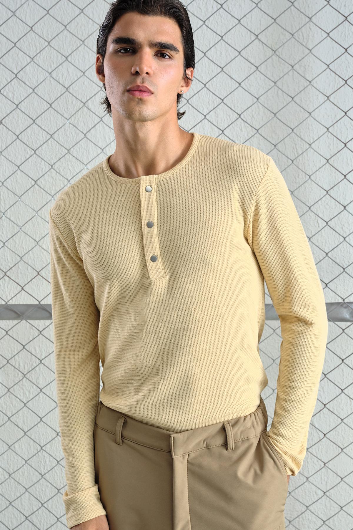 METAL ÇITÇITLI UZUN KOLLU BEJ T-SHIRT