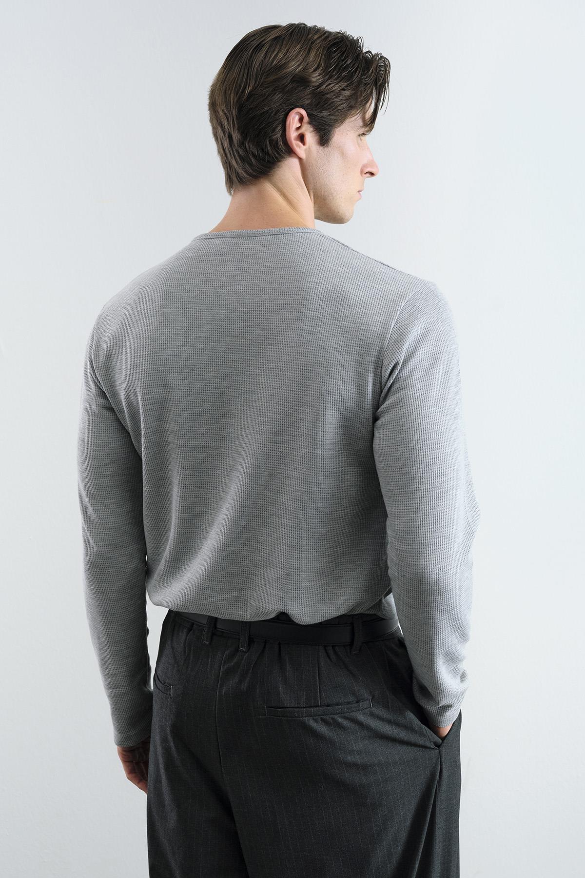 METAL ÇITÇITLI UZUN KOLLU GRİ T-SHIRT