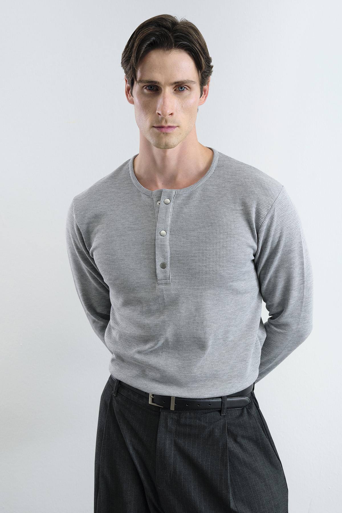 METAL ÇITÇITLI UZUN KOLLU GRİ T-SHIRT